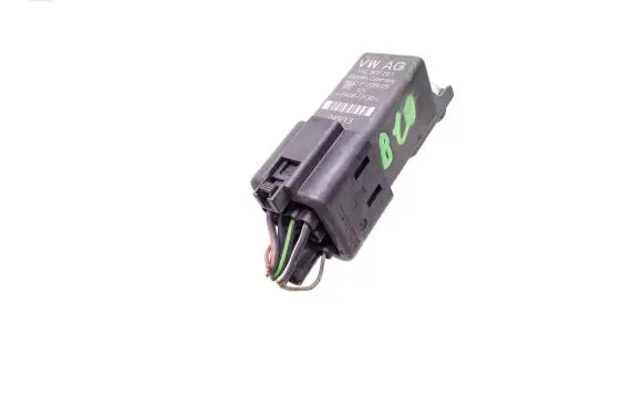 Volkswagen Tiguan Glow plug pre-heat relay 04L907281