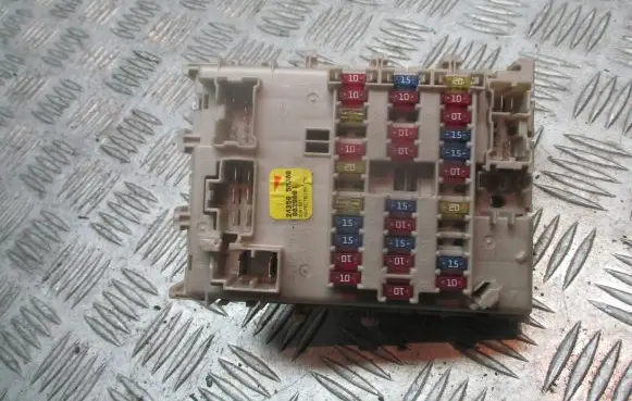 Nissan Almera N16 Fuse box cover 243505M300