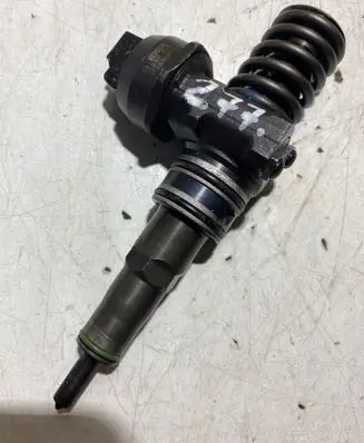 Skoda Fabia Mk1 (6Y) Fuel injector 045130073T