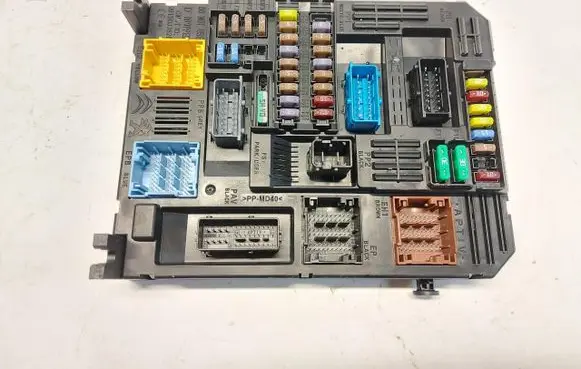 Opel Vivaro Fuse box set 9855665180JLK01
