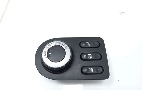 Nissan Qashqai+2 Central locking switch button P13750A77400