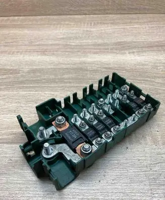 BMW 5 E39 Battery relay fuse 8367768
