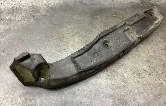 Audi A8 S8 D3 4E Fender foam support/seal 4E0821112A