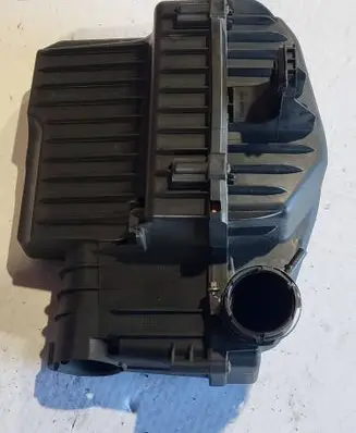 Peugeot 208 I Air filter box 9670851880