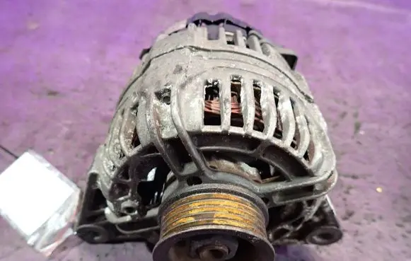 Audi A4 S4 B5 8D Generator/alternator
