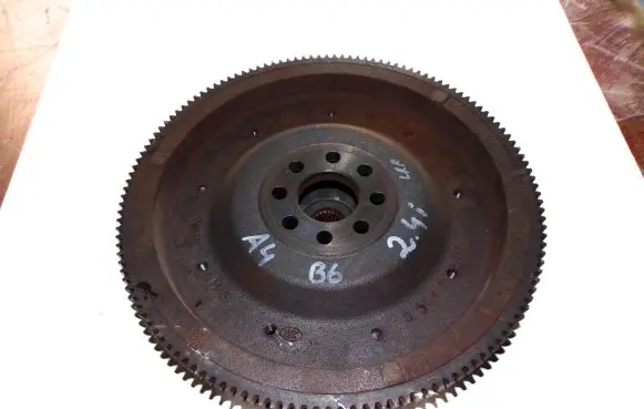 Audi A4 S4 B6 8E 8H Flywheel 06C141065A 06C105269A