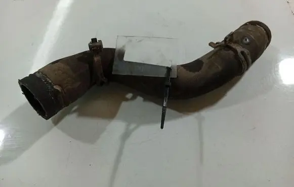 Engine coolant pipe/hose