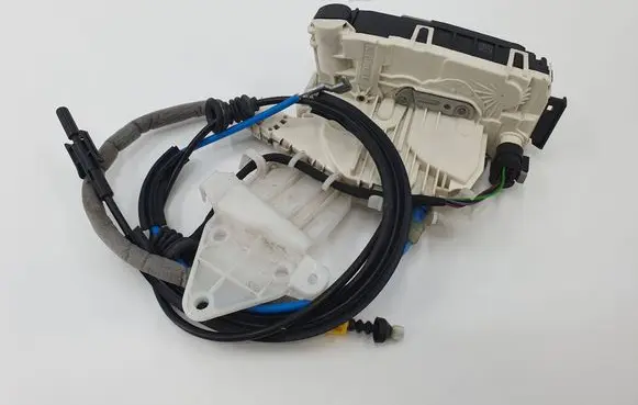 Mercedes-Benz E W212 Rear door lock A2047302235