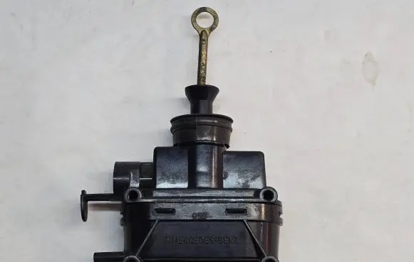 Mercedes-Benz E W124 Front door lock
