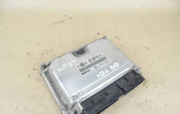 Volkswagen Golf IV Engine control unit/module 038906019AT 1039S00725 0281010974