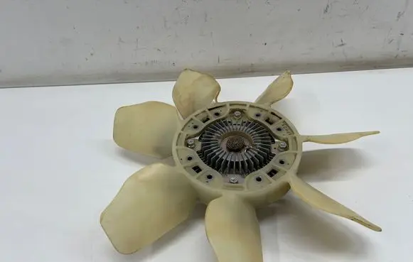 Toyota Hilux VIII Electric radiator cooling fan 