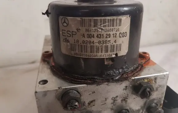 Mercedes-Benz C W203 ABS Pump A0325459132