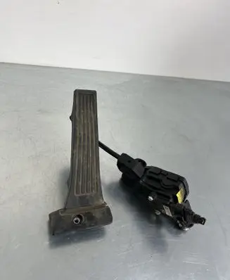 Hyundai Santa Fe Accelerator throttle pedal 351904X700