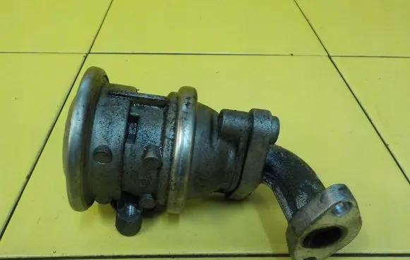 Audi A6 S6 C6 4F EGR thermostat 06E131166A