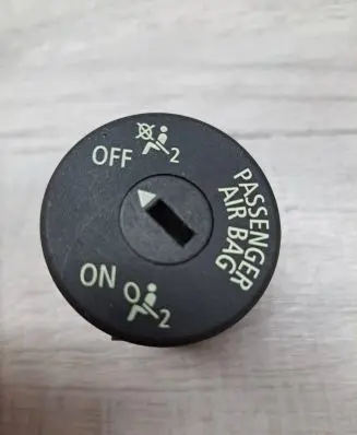 Passenger airbag on/off switch