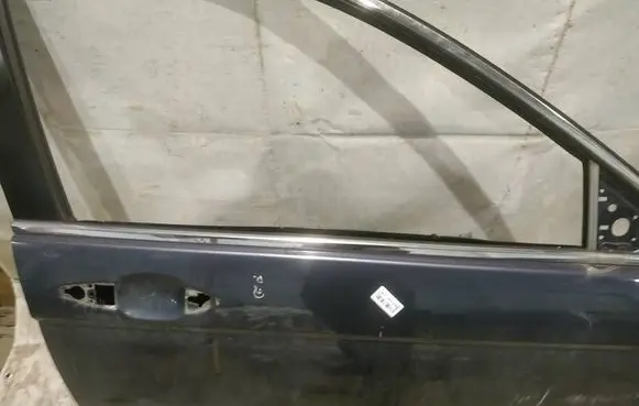 Honda CR-V Front door glass trim molding