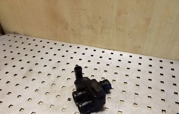 Mercedes-Benz E W211 Coolant heater control valve A2118320584