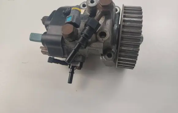 Renault Clio III Fuel injection high pressure pump H8201121521 28237090 167003608R