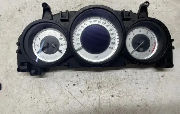 Mercedes-Benz C W204 Speedometer (instrument cluster) a2049003808