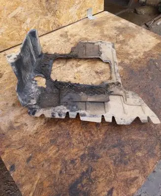 Volkswagen Golf III Engine splash shield/under tray 1H0825235K