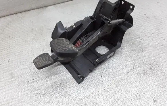 Mercedes-Benz C W203 Pedal assembly A2032901401