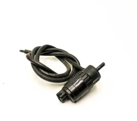 Maserati Ghibli Windscreen/windshield washer pump D28322516