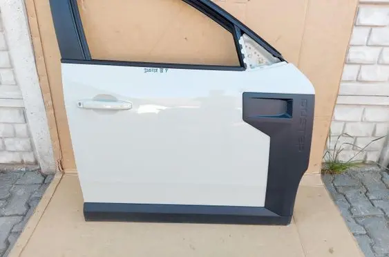 Dacia Duster III Front door 801128009R