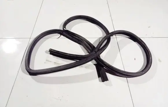 Renault Espace III Rubber seal front coupe door 