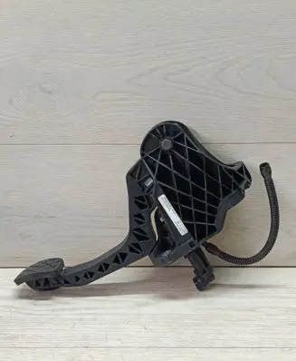 Volkswagen Golf VI Clutch pedal 1K0721796K