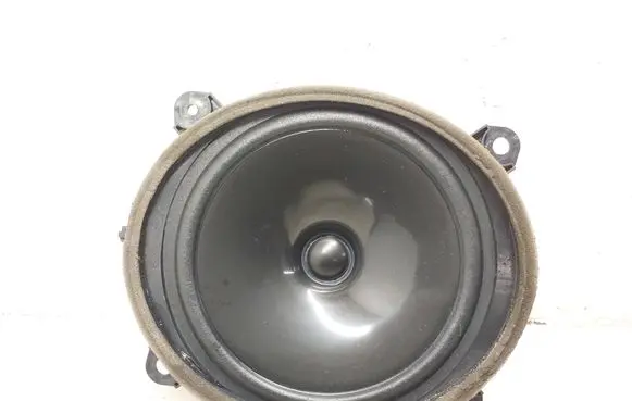 Toyota Camry VIII XV70 Front door speaker 8616033A20 08553ZT