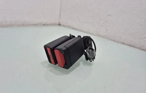 Volvo S60 Middle seatbelt buckle (rear) 31462760