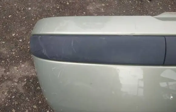 Rear bumper trim bar molding