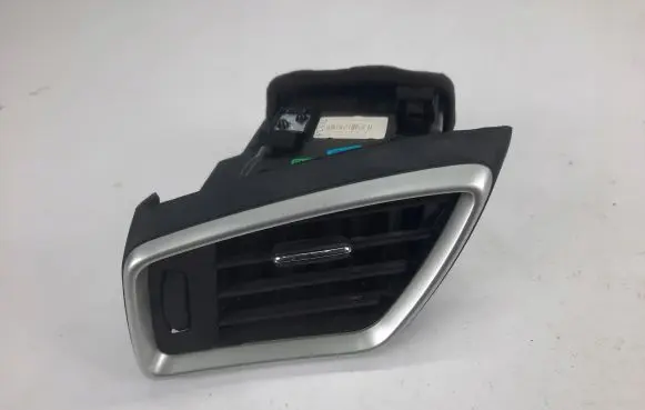 Nissan Qashqai Dashboard side air vent grill/cover trim 687614EA0A