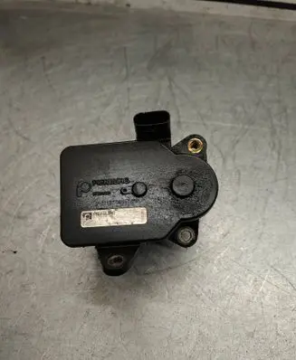Mercedes-Benz E W211 Intake manifold valve actuator/motor A6421690404