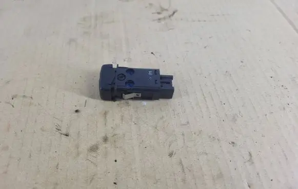 Opel Frontera B Seat heating switch M17321