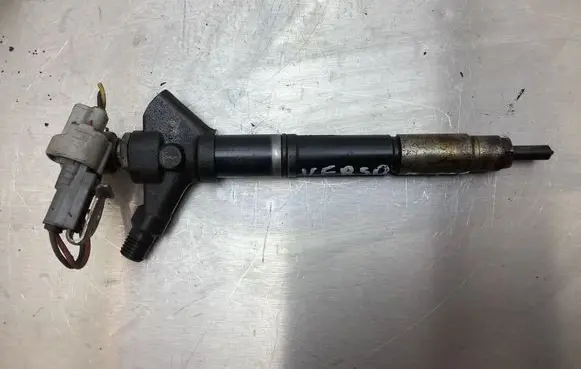 Toyota Corolla Verso AR10 Fuel injector 2367026011 06G04858
