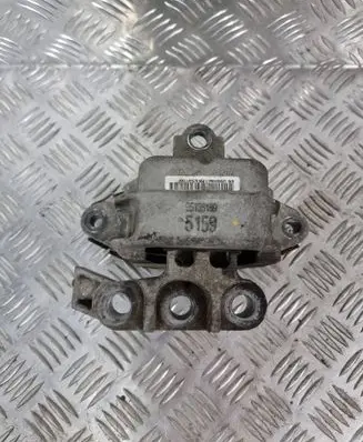 Opel Mokka Engine mount bracket 95135159