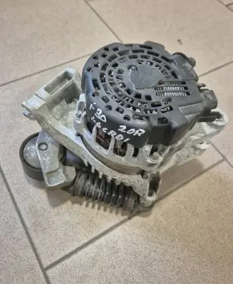 Hyundai i30 Generator/alternator 373002U300