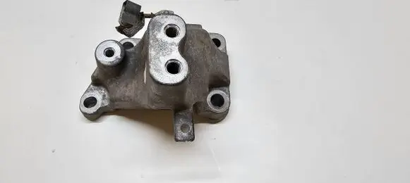 Jeep Grand Cherokee WL Engine mounting bracket 68375851AA