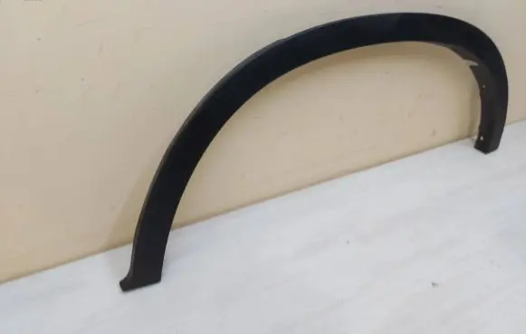 Rear fender molding trim