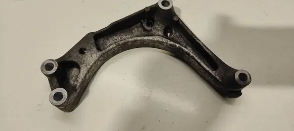 Subaru Outback Engine mounting bracket