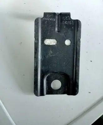 Seat Arona Fender mounting bracket 6F0821431b