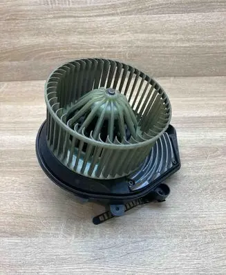 Volkswagen PASSAT B5 Heater fan/blower 8D1820021 740221233F