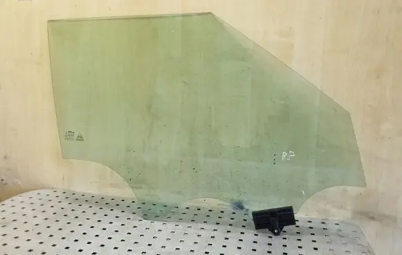 KIA Soul Front door window glass four-door