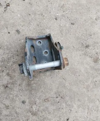 Toyota Verso Engine mounting bracket