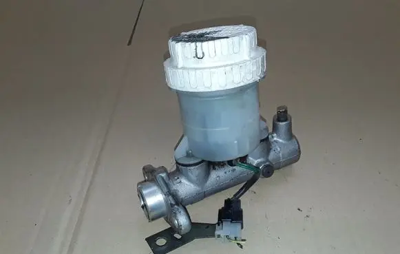 Mitsubishi Pajero Sport I Master brake cylinder NOCODE