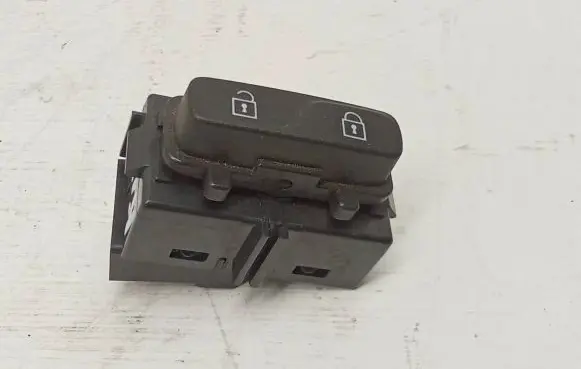 Volvo V70 Central locking switch button 31318987 10W185