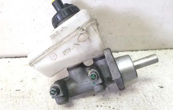 Dacia Logan I Master brake cylinder 