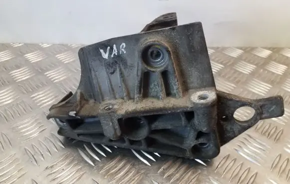 Nissan Juke I F15 Engine mounting bracket 8200408663
