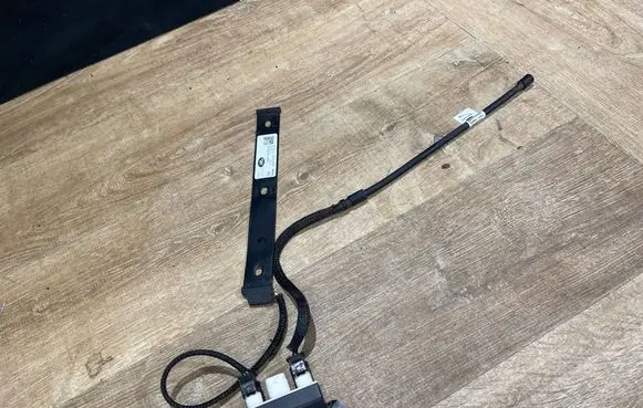 Land Rover Discovery 5 Tailgate/trunk control unit/module HY3214E113BB 20190829 A5016621